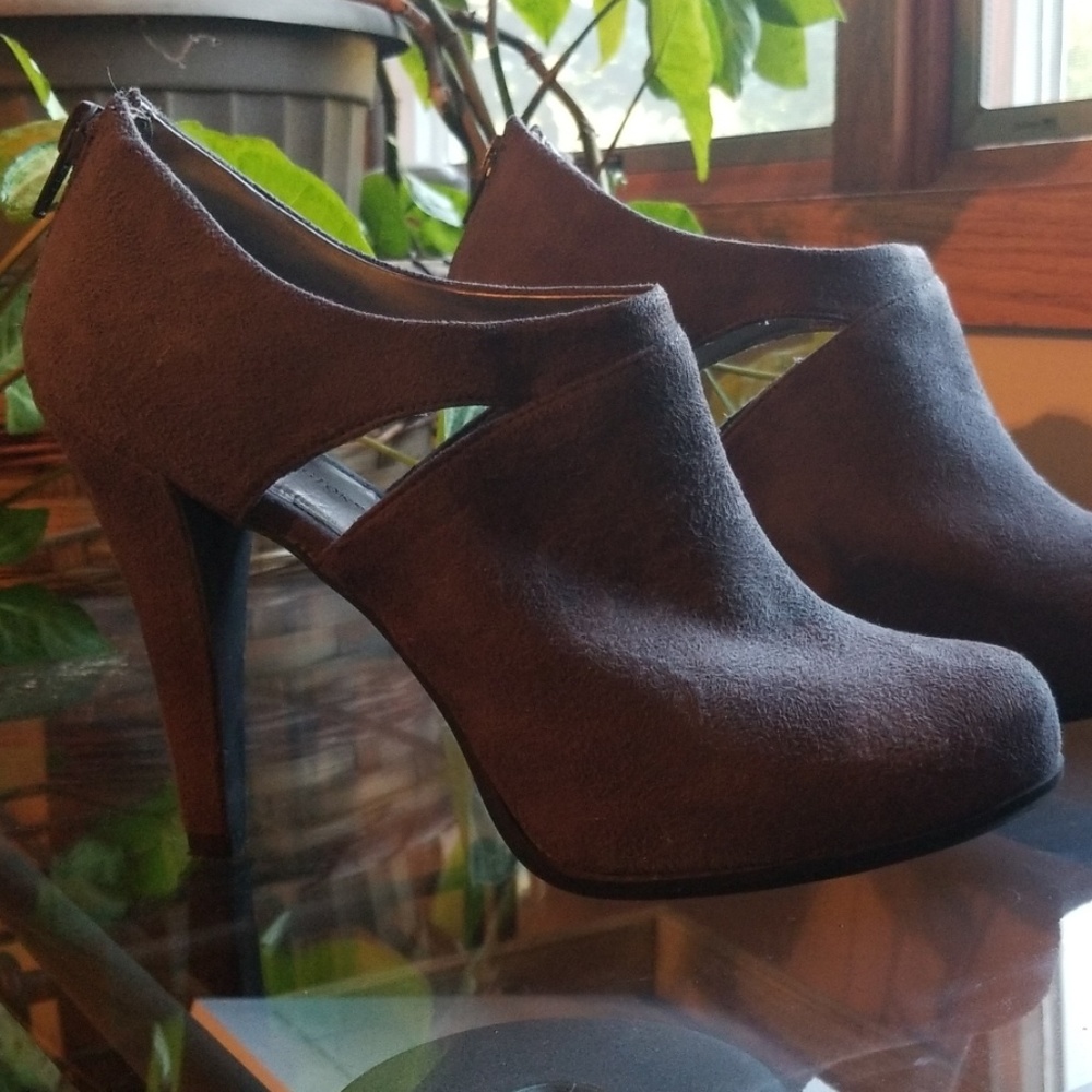 Worthington Metro Gray Suede Shoes NWOT